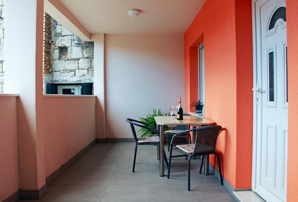 Apartment Ljubica Kastel Gomilica Kastela Exterior photo